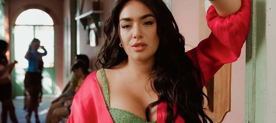 La estrella de la cumbia Angela Leiva lanza su nuevo sencillo “SIN SERVICIO”