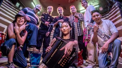 Movimiento, Cumbia y Acordeón: La Coreañera presenta “CÓMO SE BAILA”